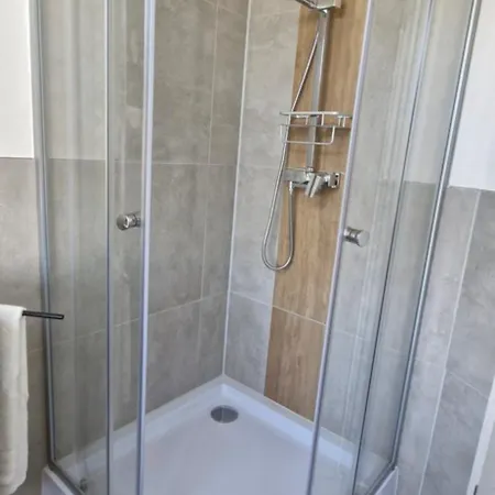 Schwalbennest Apartment Grossschirma